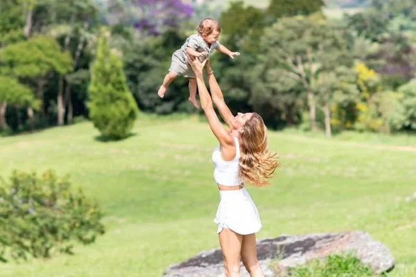 Gisele Bündchen mostra filho caçula em registro raro nas redes - destaque galeria
