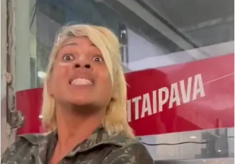 Mulher grita ofensas racistas a esteticista em Salvador - Metrópoles