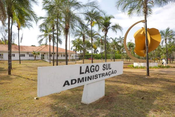 placa da administração regional do Lago Sul
