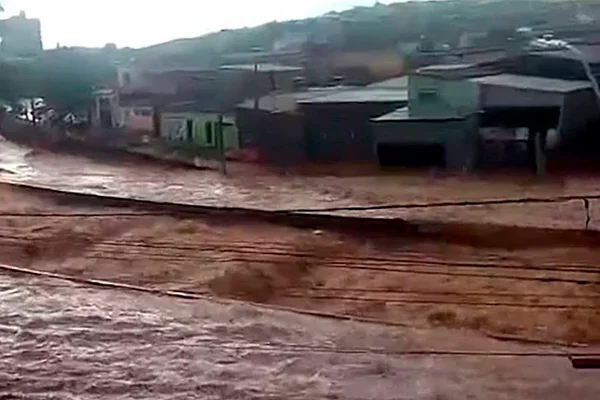 Sobe para 44 número de mortos em razão das chuvas em Minas Gerais
