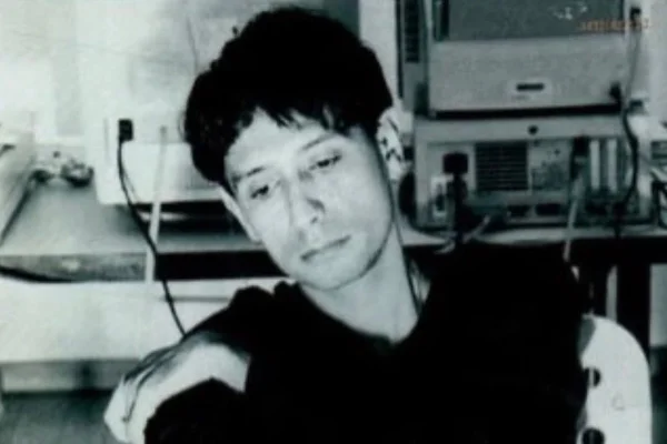 Imagem em preto e branco do Compositor Alvin L - Metrópoles