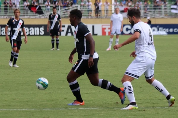 Vasco quer trazer clássico contra o Flamengo para Brasília