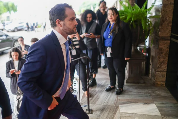 Lula reúne aliados para rediscutir campanha para segundo turno - destaque galeria Lula reúne aliados para rediscutir campanha para segundo turno - destaque galeria