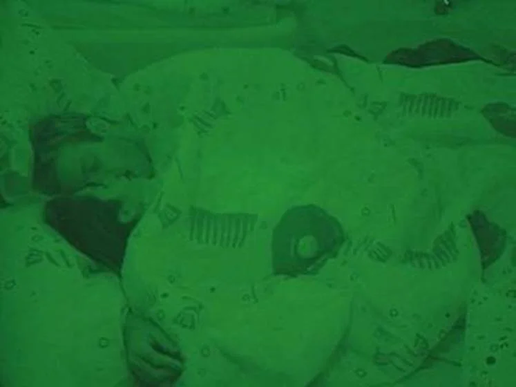 Enquanto o ex-affair Mau Mau gritava na porta do Quarto do Líder enlouquecido de ciúmes, a sister transava com Wesley, um boy mandado especialmente pela produção Enquanto o ex-affair Mau Mau gritava na porta do Quarto do Líder enlouquecido de ciúmes, a sister transava com Wesley, um boy mandado especialmente pela produção