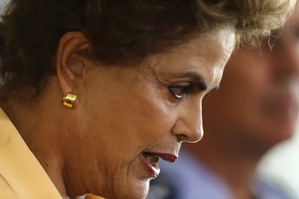 Dilma não fará reforma ministerial antes da votação do impeachment