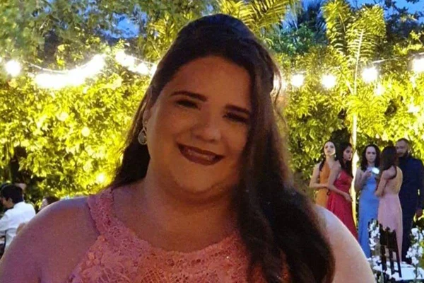 Foto colorida da médica Arianne, que morreu em acidente aéreo da VoePass