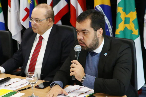 Ibaneis coloca inteligência da PCDF à disposição de Cláudio Castro
