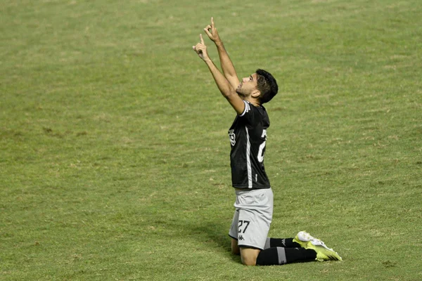Com três de Tiago Reis, Vasco faz 4 x 2 no Bangu e sobe para 7º lugar