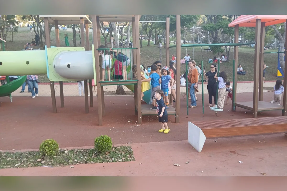 Crianças se divertem na nova área de recreação inaugurada há menos de um mês Crianças se divertem na nova área de recreação inaugurada há menos de um mês