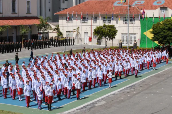 Justiça determina adoção de cotas nos colégios militares do país