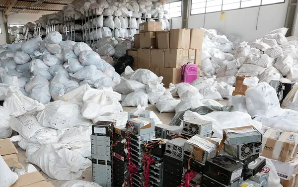 Depósito de produtos falsificados e contrabandeados apreendidos pela polícia está com capacidade no limite