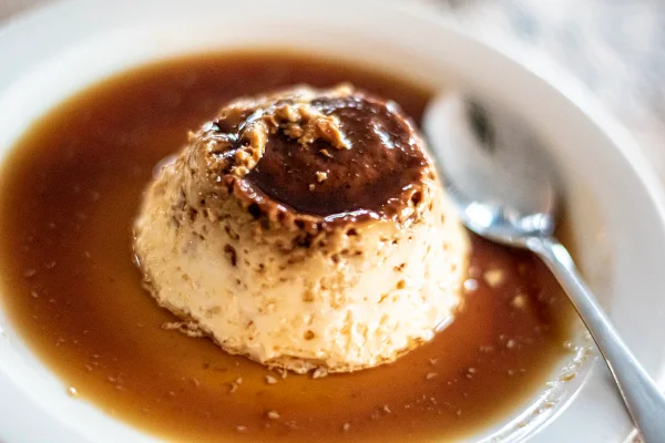 Flan de coco saudável é uma sobremesa leve e proteica