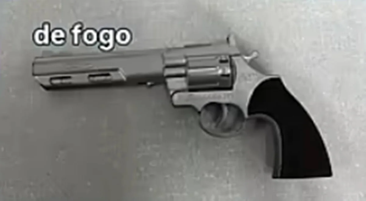 Simulacro de arma de fogo foi apreendida com aluno dentro da CED 07 Simulacro de arma de fogo foi apreendida com aluno dentro da CED 07