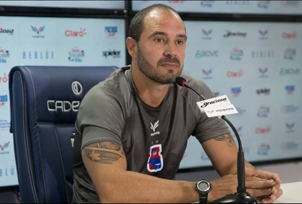 Técnico do Paraná Cluber Allan Aal