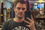 Hugo Bonèmer faz pose na academia Hugo Bonèmer faz pose na academia