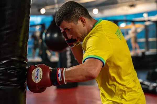 Eduardo Chapolin é anunciado no UFC 330 três dias antes do evento - destaque galeria Eduardo Chapolin é anunciado no UFC 330 três dias antes do evento - destaque galeria