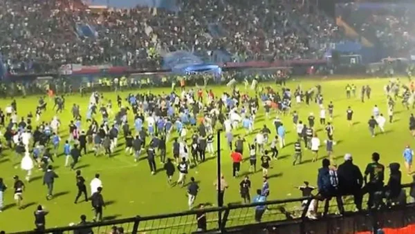 Indonésia: 32 crianças estão entre vítimas da tragédia com 125 mortos