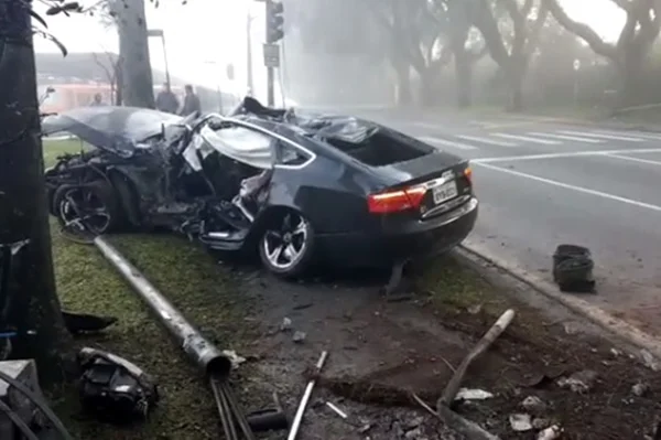 Jogador de futebol morre aos 26 anos em acidente de carro em Curitiba