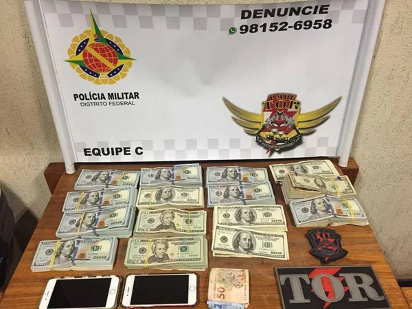 Homem é preso no Gama com US$ 124 mil em maleta