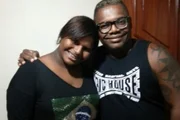 MC Marcinho e a filha, Mareé, posam abraçados