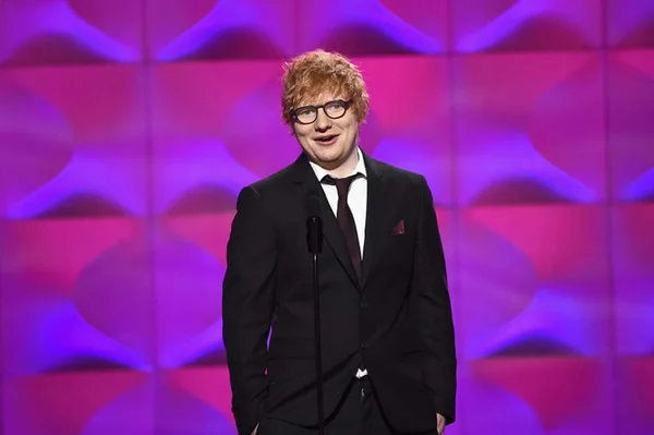 Ed Sheeran bateu todos os recordes de 2017 com “Shape of You”