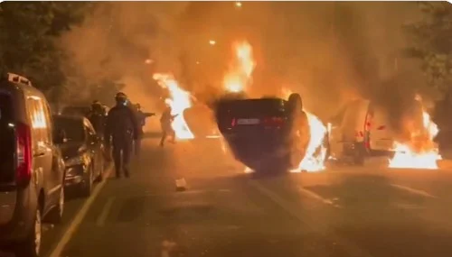 Vídeos: 2ª noite de protestos gera caos na França; 150 foram presos