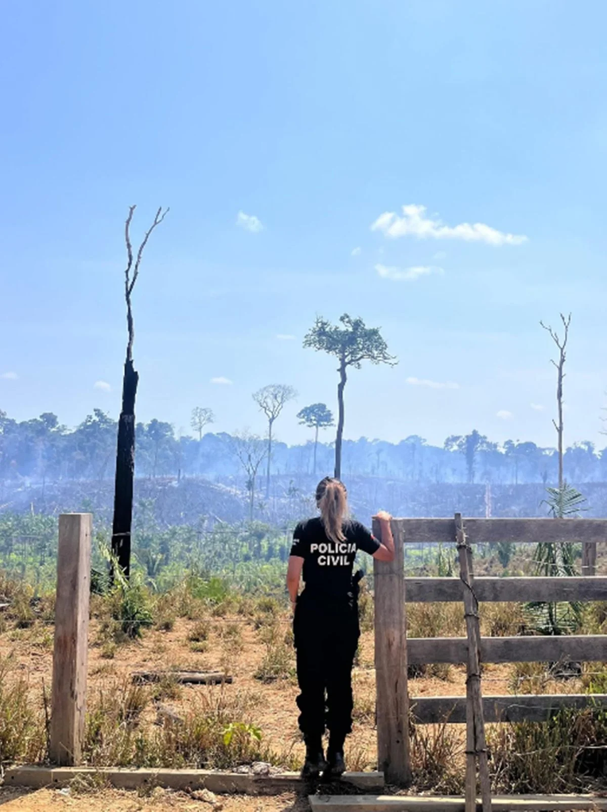 Da missa ao estande de tiros: veja fotos de delegada presa por elo com PCC - imagem 5 Da missa ao estande de tiros: veja fotos de delegada presa por elo com PCC - imagem 5