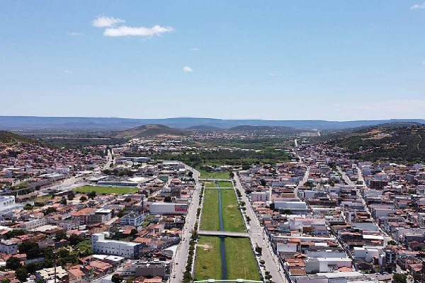 Imagem aérea mostra a cidade de Jacobina, no interior da Bahia - Metrópoles
