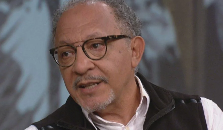 O trabalho de Joel Zito Araújo prima pela questão racial e é um marco do cinema brasileiro. Como pesquisador, produziu o livro “A Negação do Brasil” (também transformado em filme), uma abordagem sobre o papel do negro nas telenovelas brasileiras. Como cineasta e roteirista, Araújo assina importantes títulos como <b>As Filhas do Vento</b> (2004) e <b>Raça</b> (2013) O trabalho de Joel Zito Araújo prima pela questão racial e é um marco do cinema brasileiro. Como pesquisador, produziu o livro “A Negação do Brasil” (também transformado em filme), uma abordagem sobre o papel do negro nas telenovelas brasileiras. Como cineasta e roteirista, Araújo assina importantes títulos como <b>As Filhas do Vento</b> (2004) e <b>Raça</b> (2013)
