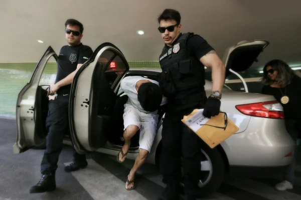 Operação prende pedófilos no DF. Funcionário da Caixa é procurado
