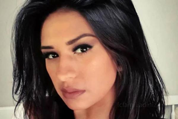 Simone posta foto com cabelo mais curto e pede ajuda aos fãs