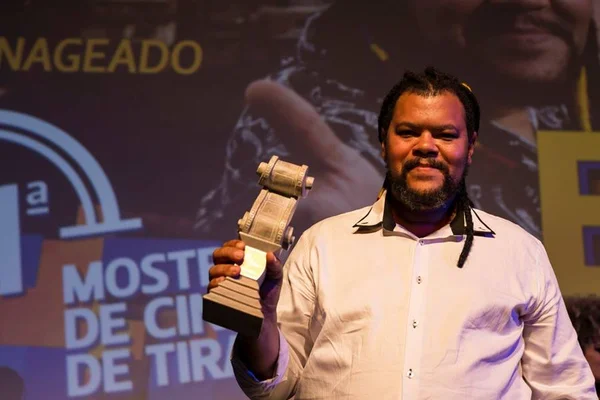 Em Tiradentes, Babu Santana cobra mais negros no cinema e na TV