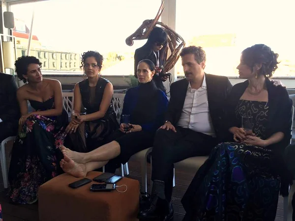 Cannes: após sessão, Kleber Mendonça e Sônia Braga falam de “Aquarius”