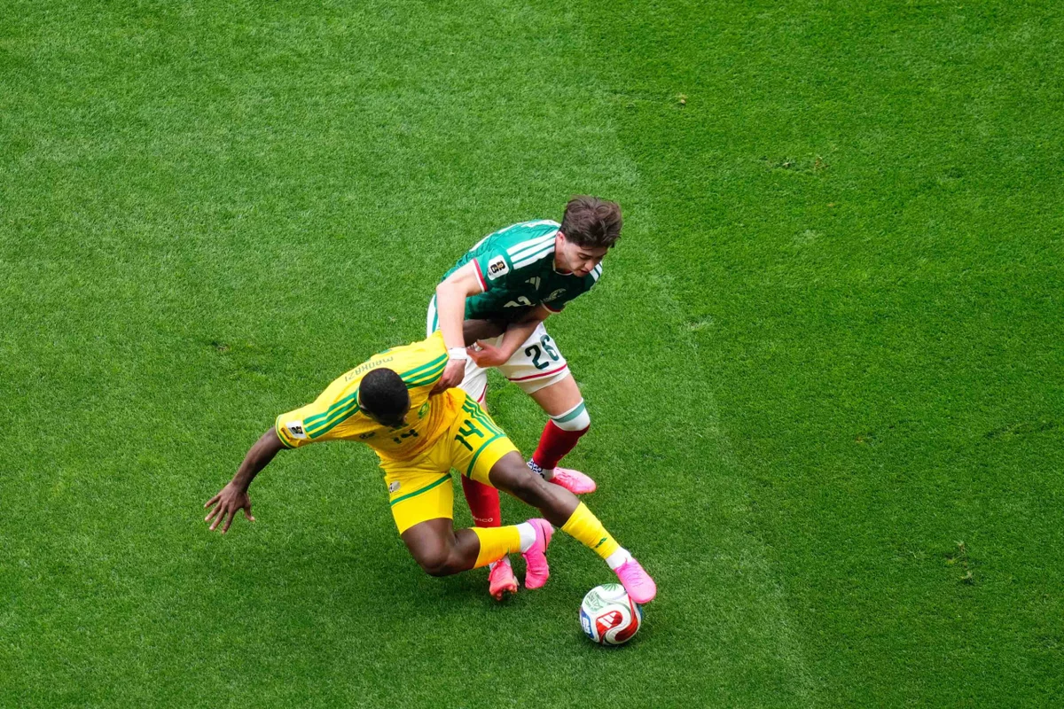 México abre a Copa do Mundo com vitória sobre a África do Sul - imagem 13 México abre a Copa do Mundo com vitória sobre a África do Sul - imagem 13