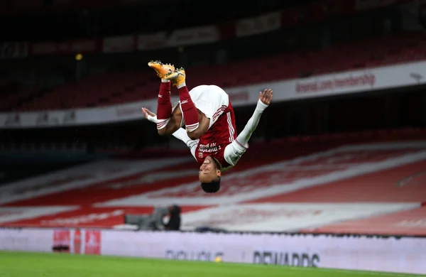Aubameyang faz 2 e Arsenal vence Newcastle em dia de histórico para Willian