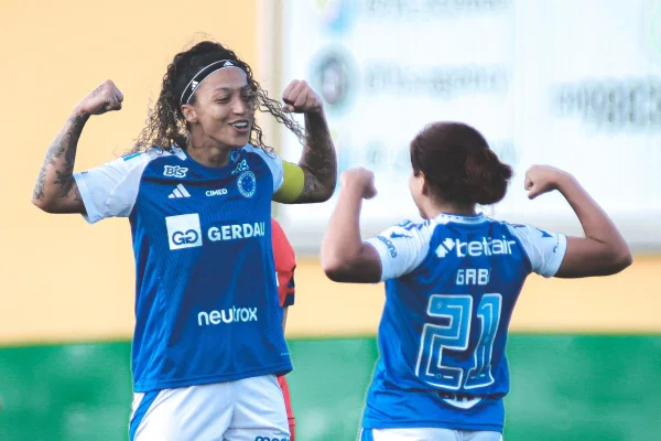 Imagem colorida do time feminino do Cruzeiro
