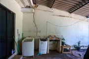 A maior fissura está na parede da garagem