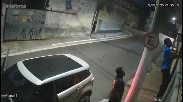 Ex-Santos e São Paulo chuta portão de casa da namorada: “Te mato”