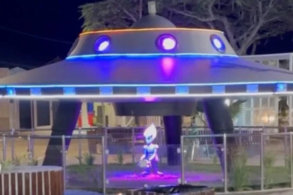 Imagem colorida mostra cidade baiana famosa por por disco voador e atividade extraterreste - Rascunho