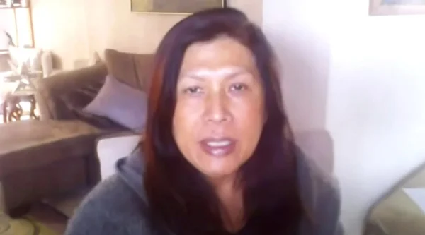 Influencer que declarou que apenas idiotas se vacinam morre de Covid