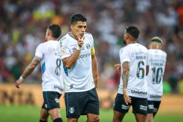 Grêmio vence o Fluminense no Maracanã e é vice-campeão do Brasileirão