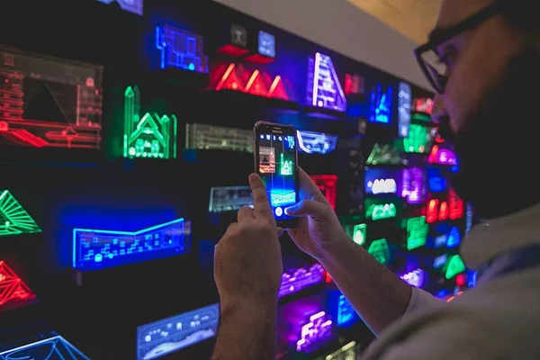 Teletransporte inspira obras de arte em exibição no Museu Nacional