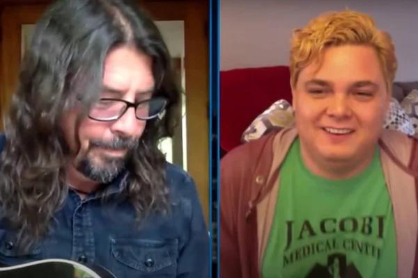 dave grohl canta para enfermeiro