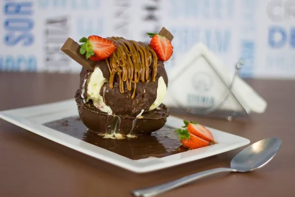 Stonia Ice Creamland lança duas sobremesas especiais de Páscoa