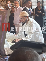 Francisco Gil se despede de Preta Gil, no centro do Rio