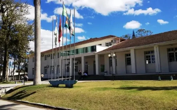 Instituto Federal corta refeições dos alunos por falta de verbas em SC