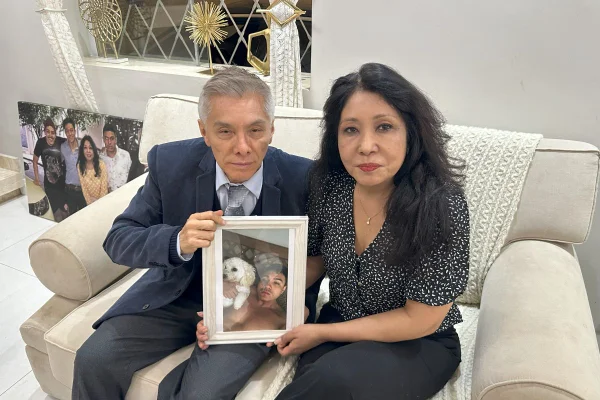 Os pais do estudante, Júlio César Navarro e Silvia Monica Cardenas, prometem ir às últimas consequências por Justiça