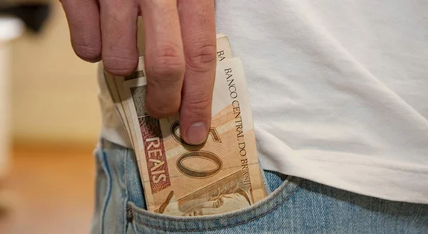 PEC: governo mira no salário do servidor para equilibrar contas