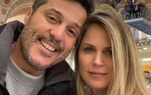 Susana Werner e Julio Cesar posaram juntos, sorridentes, quando ainda eram casados - Metrópoles