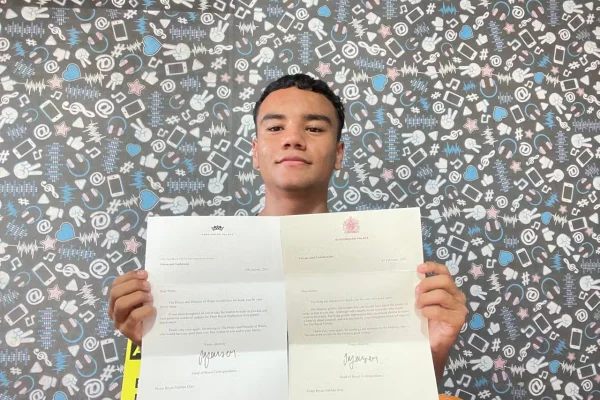 Imagem colorida, Veja o que dizem cartas da Família Real Britânica a jovem brasileiro - Metrópoles